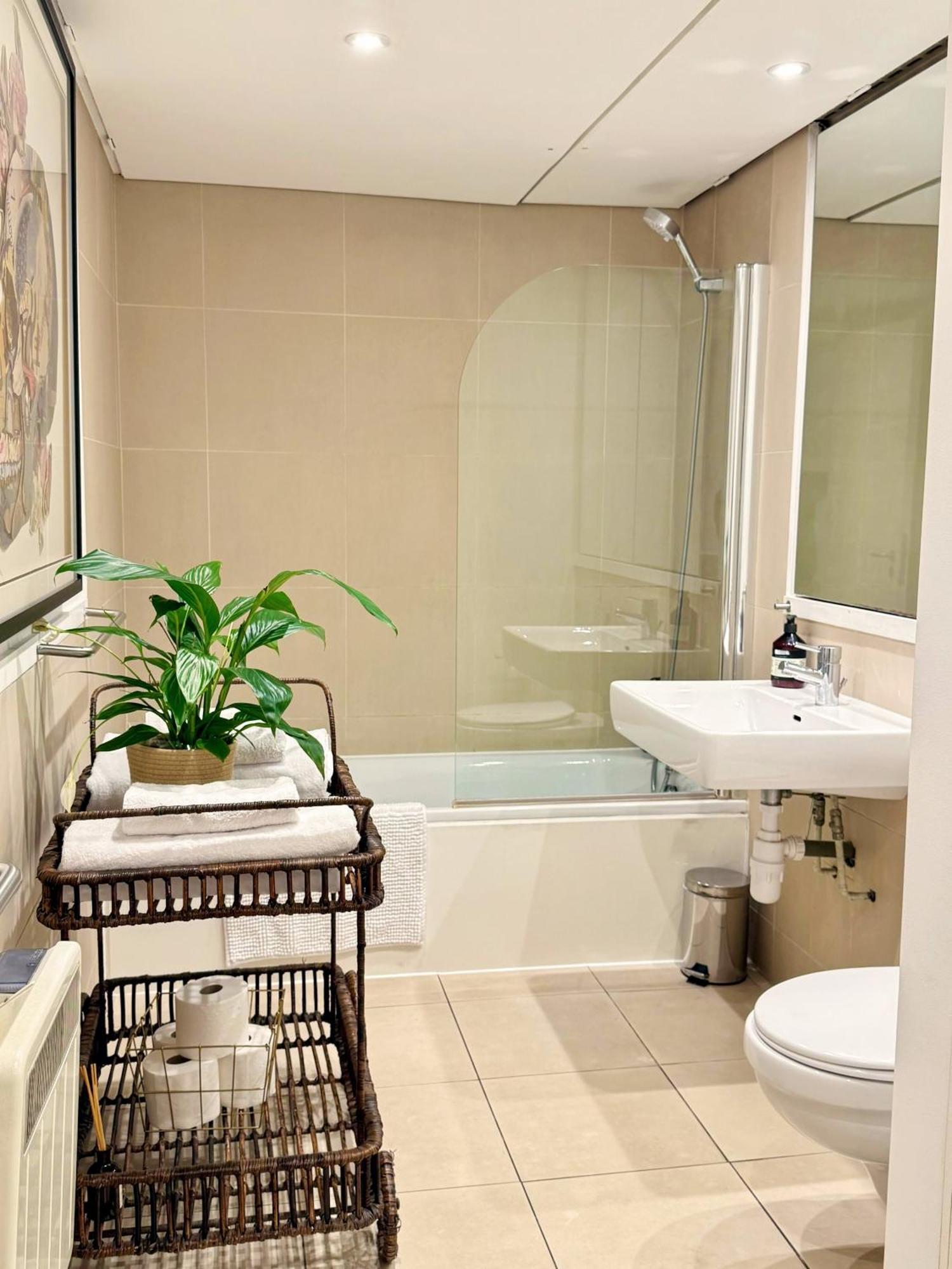 Spacious West End Duplex Apartment, W1 Central Londra Esterno foto